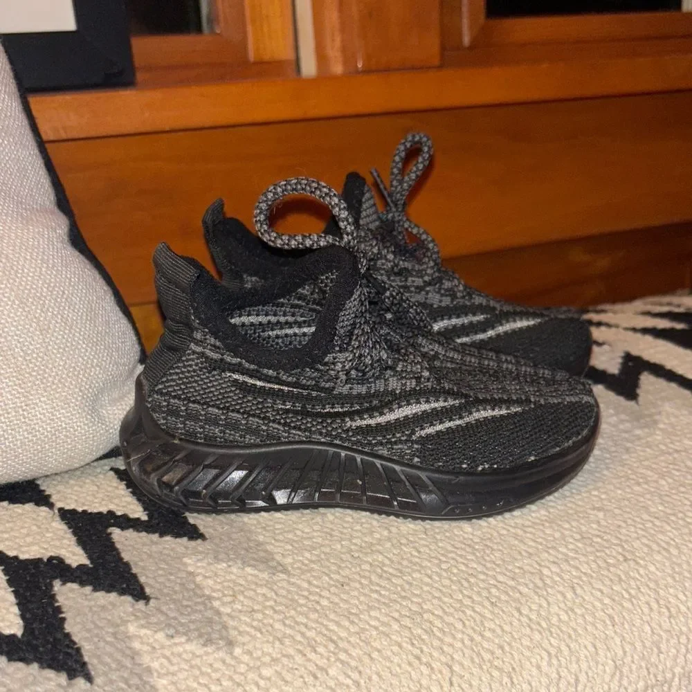 “ Yeezy” LIKE Black and Gray Knit baby Sneakers